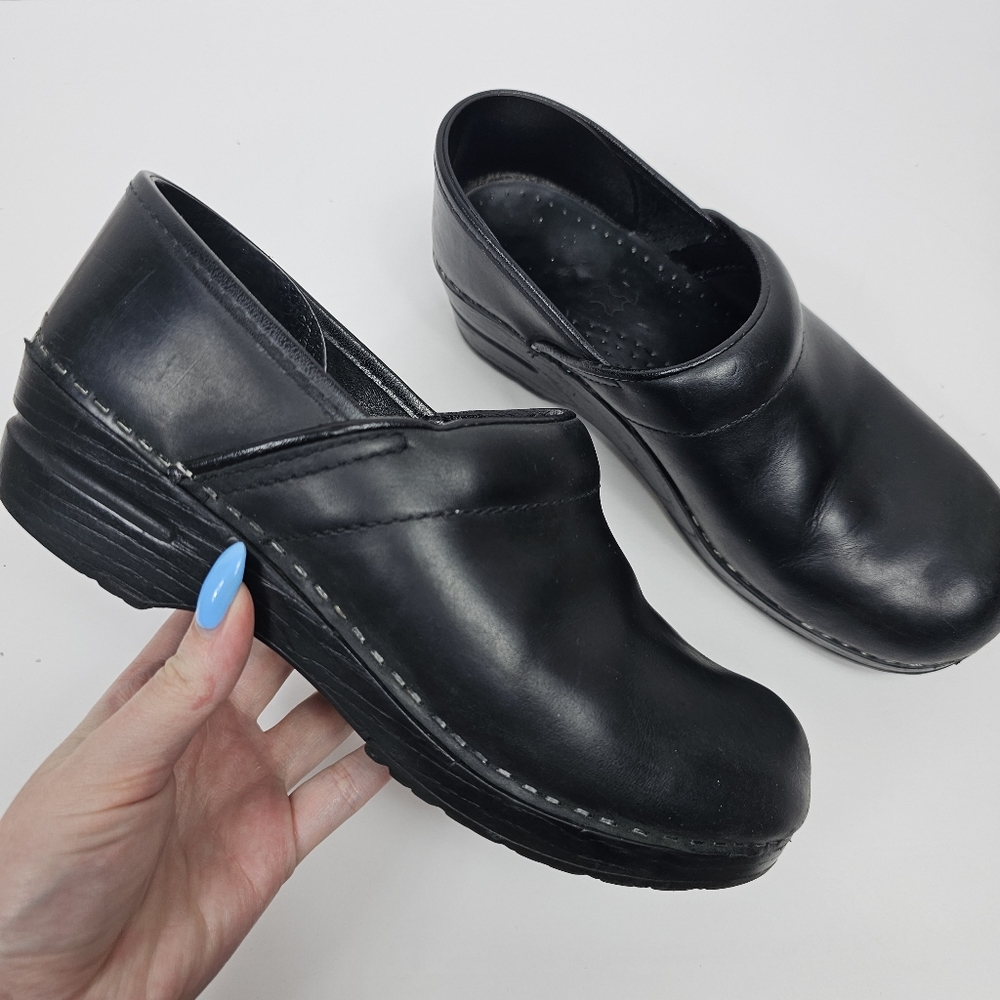 Dansko Professional Black Leather Clogs 38 / 7.5 - 8